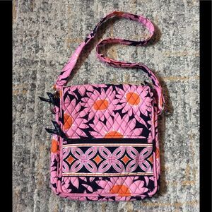 VERA BRADLEY CROSSBODY BAG! VERY ROOMY! EUC!